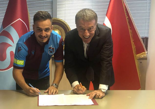 Yusuf Sar - Trabzonspor<br><br>  Trabzonspor, Marsilya`dan Yusuf Sar`y transfer etti. Gen futbolcu geen sezonun ilk yarsnda Fransa 2`nci lig ekiplerinden Clermont formasn giymi, sezonun kalann ise Marsilya 2 takmnda geirmiti.  