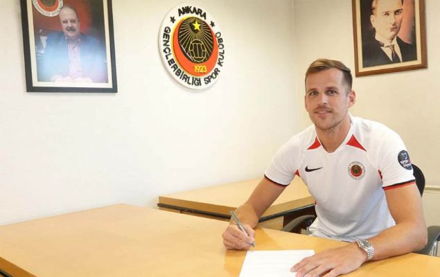 Mats Seuntjens - Genlerbirlii<br><br>  Genlerbirlii, son olarak Hollanda ekibi AZ Alkmaar formas giyen Mats Seuntjensi kadrosuna katt. 27 yanda orta saha ve hcum blgesinde grev alan Hollandal oyuncu ile kulbmz iki yllk szleme imzalad. NAC Breda altyapsnda yetien futbolcu, Hollandann en st ligi Eredivisiede forma giydii takmlara 15 gol 15 asistlik katkda bulundu    