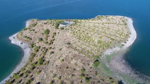  Bir süre daha Eskişehir`de kalan ancak eşini unutamayan Abay, emekli olduktan sonra memleketi olan Tunceli`nin Pertek ilçesine bağlı Çakırtepe köyüne döndü    