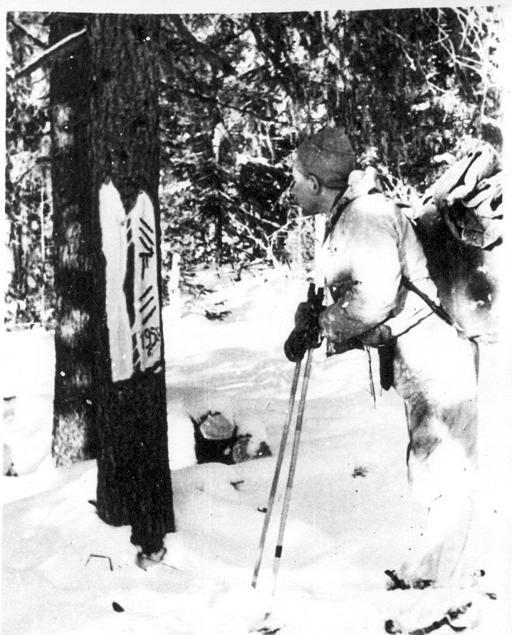 Yetkilileri hayrete dren manzara ise -30 derece scaklpa kadar den blgede, iki gencin zerinde sadece orap ve i amarlarnn olmasyd.            
