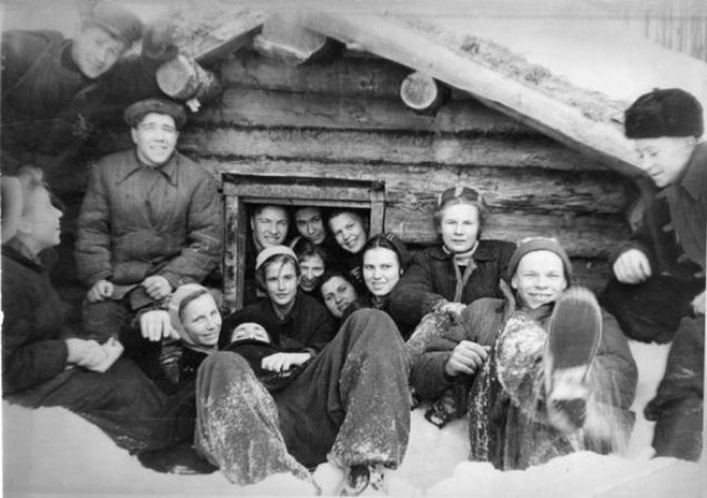 ddialara gre ekip, geitten geerken kar frtnas ile karlat ve yollarn kaybetti.               