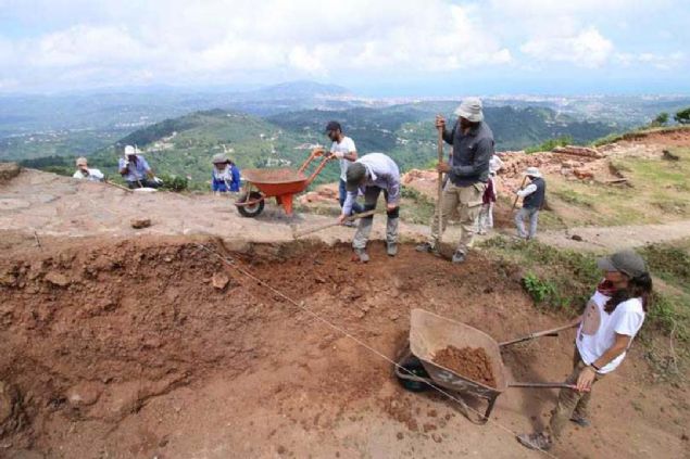 Ankara Hac� Bayram Veli �niversitesi Fen-Edebiyat Fak�ltesi Arkeoloji B�l�m� Ba�kan� Prof. Dr. S�leyman Y�cel �enyurt, bu y�lki kaz�lar�,   