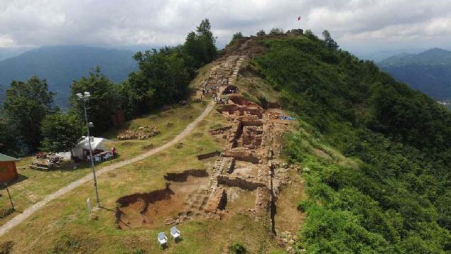 Ordu B�y�k�ehir Belediyesi taraf�ndan desteklenen kaz�larda bulunan Ana Tanr��a Kibele Heykeli'nin, T�rkiye'de yerinde bulunan ilk mermer heykel oldu�u da tespit edildi. 