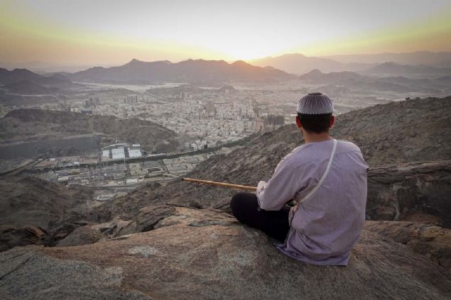 Bat� Trakya'dan kutsal topraklara gelen 19 ya��ndaki hac� aday� Hasan Sempek ise hac yolculu�unda bamba�ka duygular i�inde olduklar�n� ifade ederek, 'Hac zaman� yakla��yor, Allah herkese bu topraklara gelmeyi nasip etsin.' diye konu�tu. 