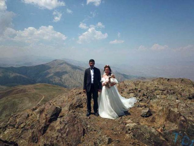 Damat Zeki Mikyas da daha nce yzlerce kez farkl dalara zirve trman yaptn fakat bu trmann bir baka heyecan verdiini dile getirerek,  