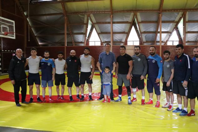 'SZLERDEN BEKLENTMZ, KENDNZ GELTRMENZ'  <br><br>  Seluk, rencilere hep ayn yazarlar deil, farkl yazarlarn da kitaplarn okumalar tavsiyesinde bulunarak, yle devam etti:  