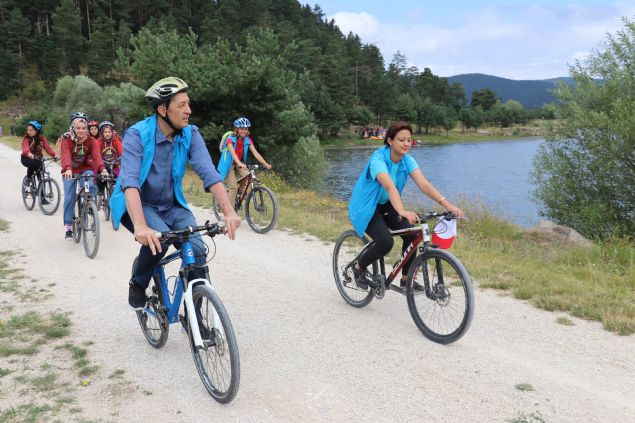 'Temel gayemiz; kamil bir insan olmak, kemale ermek, yani olgunlamann en yksek seviyesine ulamak. Mesela ben z gemilere deil, z geleceklere bakarm.'  