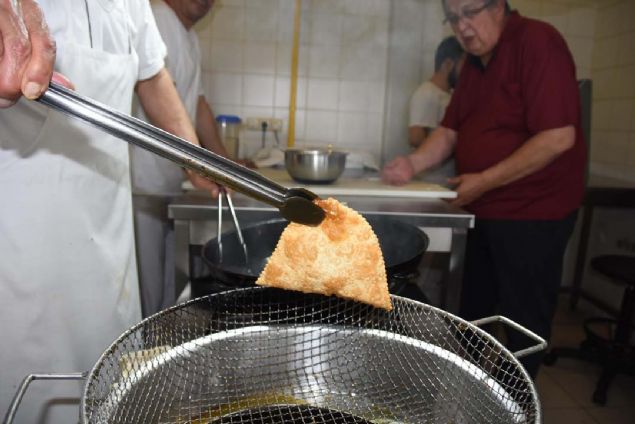 Bizler orijinal ibrek iin 'susuz olmaz' deriz. ibrein iinden su akmyorsa biz onu 'ibrek deildir' diye kabul ederiz.   