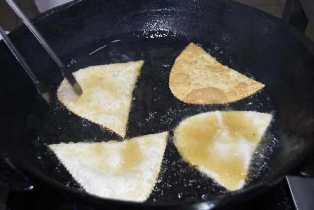 ibrek Kpak Trklerinin yani Krmllarn geleneksel adr. Enfes, nefis, gzel brek veya lezzetli brek anlamnda bir ismi var. Eskiehire gelen herkes de mutlaka bir ibrek yemek istiyor.          