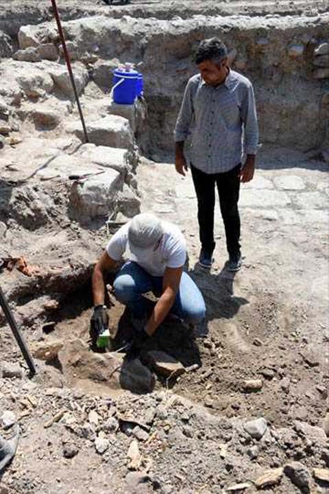 Sarayn bulunduu alandaki 'Drt Kemerli Kk' evresinde gerekletirilen kazlarda elde edilen kalntlarn incelenmesi neticesinde, Keykubadiye'nin kullanmnn ge dneme kadar srd belirlendi.  