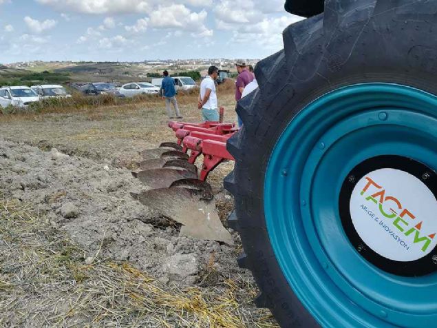 Her iki srm de rahat bir kullanmla gerekleti.   <br><br>  Yetkililerin traktr kullanm srasnda pulluun bat ve k konusunda uyarlarn not olarak bu teste eklemek gerekiyor.   