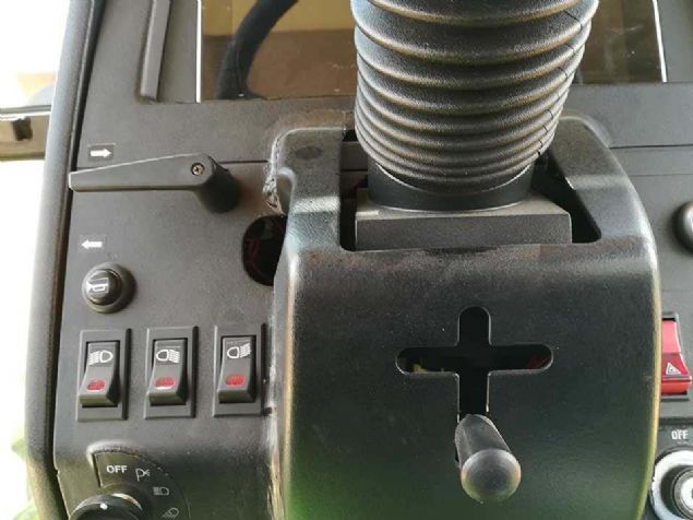 Elektrikli traktrn arka pulluk hidroliini, vitesi ileriye takma sonrasnda altrdk.      