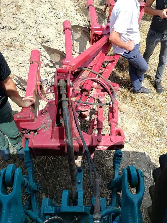 Biz bu traktr ileri vitese, arkasndan geri vitese takarak kullandk. 