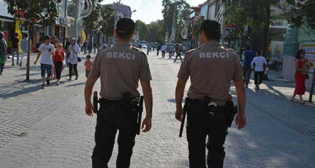 l) Bavuru tarihinde herhangi bir siyasi partiye veya siyasi partilerin yan kurulularna ye bulunmamak 