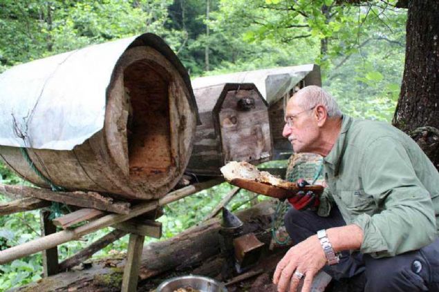 nsan eli demeden ve kovanlarn iine hibir yapay malzeme girmeden retilen bu en doal baldr.      