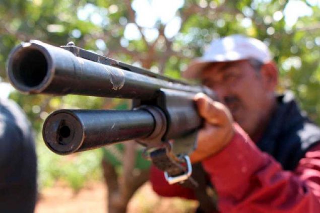 Arazilerde bekilik yaptn dile getiren ve 24 saat nbet tutuklarn ifade eden Mslm nal ise 'Burada bekilik yapmaya yeni baladm. Burada insanlar bize gveniyorlar, biz de elimizden geleni yapyoruz.   