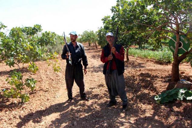 Burada jandarmalarda bekilerimizle iletiim halinde oluyorlar.   <br><br>  Srekli devriye atyorlar. Buraya gzetleme kulesi yaptk. Bekilerimiz buradan tm araziyi gryorlar.   <br><br>  Hrszlar grnce ncelikle ddk alarak ikaz ediyorlar.  