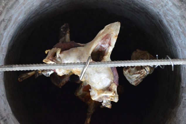 Yre halknn, Afyonkarahisar'n mehur et ve lokumundan esinlenerek 'kuzu lokum' olarak adlandrd yemek, lezzetiyle ilgi gryor.     