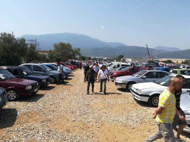 Renault Fluence 2018 85.000 TL-90.000 TL   <br><br>  Seat Leon 2015 85.000 TL - 90.000 TL  