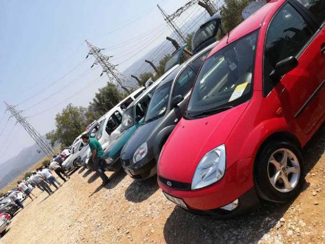 Fiat Linea 2015 45.000 TL- 55.000 TL   <br><br>  Ford Focus 2018 95.000 TL- 125.000 TL  