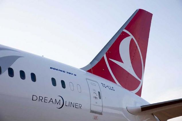 THY'nin, teslimi iin 2017'de Boeing ile grmelere balad ve geen yl 25'i kesin, 5'i opsiyonlu olmak zere anlat 30 B787-9 Dreamliner sipariinin ncs temmuz ay sonunda filoya katlmt.    