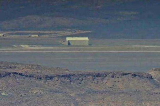 Yetkililer varln kabul etmeyince zerine atlan iddialar da epey ok oldu. Souk sava yllarnda gizli operasyonlarn yrtld 51. Blge, uzun sre boyunca lgnlarn, komplo teorisyenlerinin ve ar merakllarn ilgi oda oldu.        