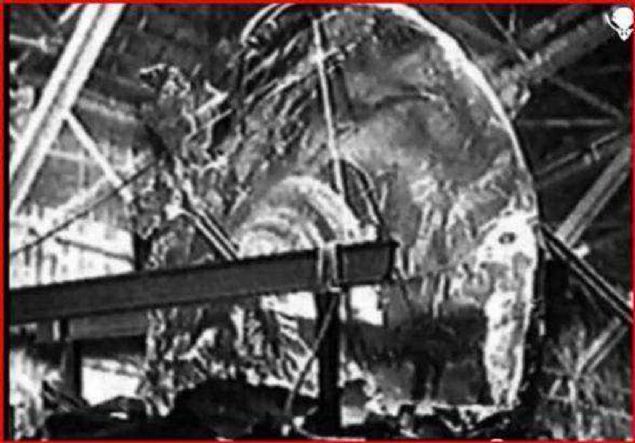 Nevada lnn farkl yerlerinde birok gizli kamerann da olduu, hatta blgeye ok yaklamanz durumunda vurulma riskinizin bile olduu iddia ediliyor.        