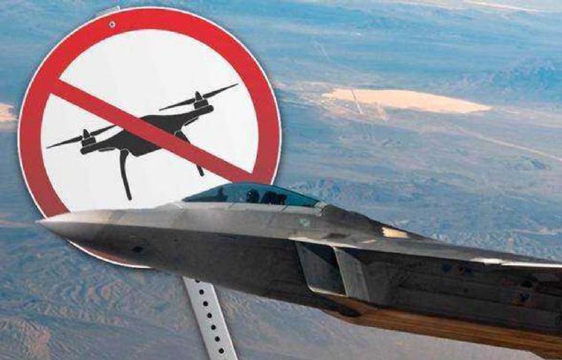 Blgenin etrafnda adm ba yer alan 'Dikkat blgeye girilmez', 'Dikkat fotoraf ya da video ekilmez' tabelalarndaki uyarlara uymayanlar annda tespit ediliyor.     