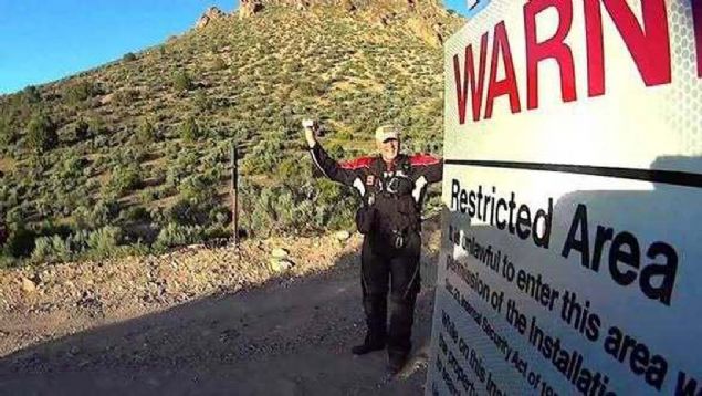 llerle kapl Nevada'nn nkleer test alanna eklenmesi planlanan yer olarak seilen 51. Blge, ABD eski bakanlarndan Dwight Eisenhower dneminde onayland.  