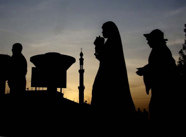 Hac olabilmek iin saatleri sayan Mslmanlar, vakfe iin Arafat'ta bulunuyor. 