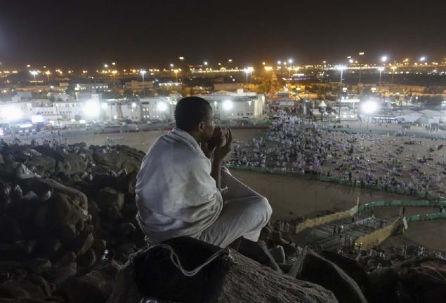 Mzdelife blgesine intikal edecek haclar, burada akam ve yats namazlarn cem ederek klacak, ardndan eytan talamak iin Cemerat blgesine hareket edecek.     