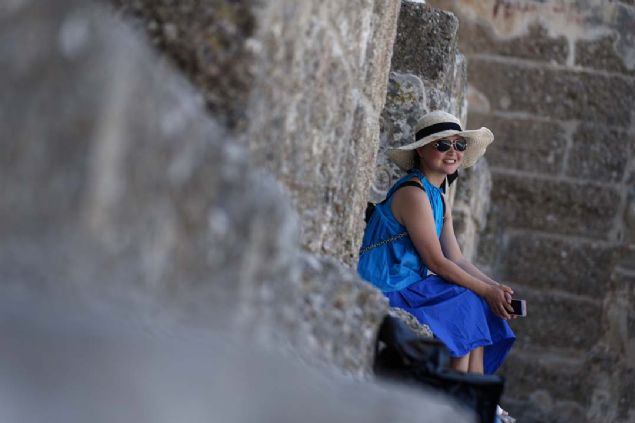 - 'Turistlerin hepsinin Aspendos'u g�rmesini istiyoruz'  <br><br>  Serik Kaymakam� Haluk �im�ek, AA muhabirine yapt��� a��klamada, Aspendos Antik Tiyatrosu'nun, T�rkiye'nin ayakta kalm��, en �nemli tiyatrolar�ndan oldu�unu s�yledi.   