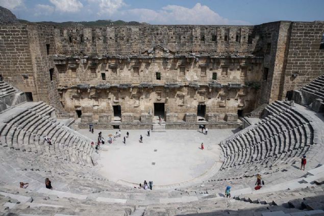 - Aspendos Antik Kenti  <br><br>  Milattan �nce 10. y�zy�lda Akalar taraf�ndan kurulan Aspendos Antik Kenti, biri b�y�k, biri k���k iki tepe �zerine kurulu...  