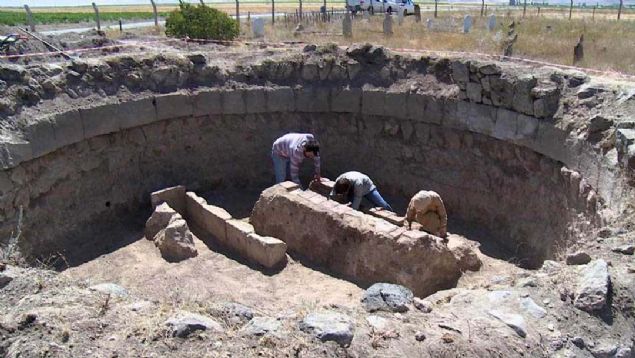 Mezarlardan kan insan kemikleri stanbul'da DNA testine tabi tutulup, Konya'da bulunan Seluklu sultanlarnn DNA sonularyla karlatrlacak.      