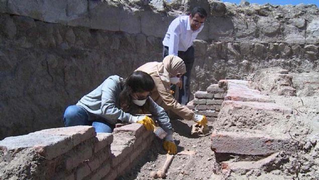 te yandan tarihi kmbetten kan sandukalar ve kitabeler, l Mze Mdrlnde muhafaza altna alnd.     