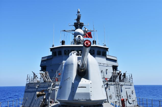 Frkateyndeki personelin bir taraftan bayramlarken, dier taraftan refakat grevini aksatmamas dikkati ekti.   