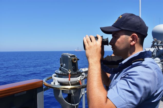 almalara, Deniz Kuvvetleri Komutanlna bal frkateynler, korvetler, hcumbotlar, denizaltlar, karakol botlar ile insansz hava aralar dahil deniz ve hava vastalaryla kesintisiz ekilde refakat ve koruma grevi salanyor.   