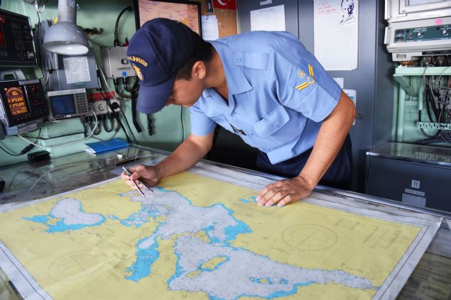 Bayramlamada, personele ikolata da ikram edildi.   