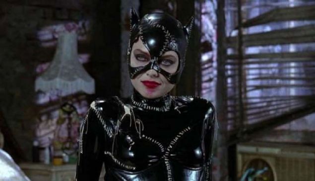Michelle Pfeiffer - Batman Returns  <br><br>  Pfeiffer, Catwoman karakterine takntl gibi bir eydi. Oyuncu, Tim Burton'n Catwoman'l bir film ekeceini duydu.   <br><br>  Ancak role Annette Benning getiriliyordu. Pfeiffer'in ansna Benning hamile kald iin son dakikada rol brakt.      