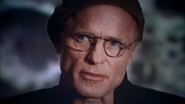 Ed Harris - The Truman Show  <br><br>  Ed Harris'in hayatnn performanslarndan biri gerekletirecei rol kapmasndan nce rolde Dennis Hopper yer alyordu.   <br><br>  Ancak oyuncu ekimler baladktan iki gn sonra eitli speklasyonlara neden oldu ve sonunda da 'yaratclkla ilgili farkllklar' bahane ederek filmden ayrld.  <br><br>  Harris'in evi stdyoya yakn olduu iin ve bo zaman olduu iin en iyi tercih haline geldi.    