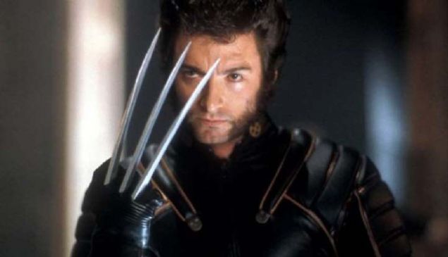 Hugh Jackman - X-Men  <br><br>  Hugh Jackman'dan nce Wolverine olarak seilen oyuncu ile yaanan skntlar sonucu Bryan Singer son dakikada oyuncu deiikliine gitti.   <br><br>  Aklna o dnemlerde mzikal tiyatrolarda rol alan Jackman gelmiti. Ayrca rol reddeden Russel Crowe da Jackman' nermiti.   <br><br>  Jackman hem nceki oyuncudan daha ucuza geliyordu hem de role ok hazrd.       