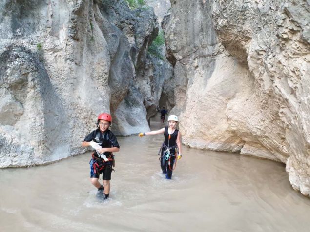 'Sular biraz derindi, bu yl ise sular biraz daha berrak ve derin deil. Kanyon sporunu ok seviyorum, herkesin bu ii yapmasn neririm. Harmankaya, ok gzel bir kanyon. Herkesin gemesini tavsiye ediyorum.' ifadelerini kulland. 