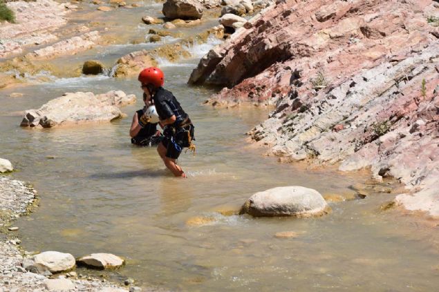 zellikle hafta sonlar yzlerce yerli ve yabanc doasever ile adrenalin tutkunu, kanyonu gemek iin adeta blgeye akn ediyor.   