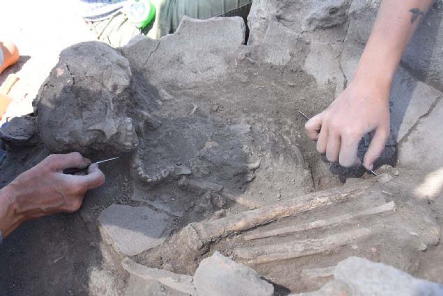 'Uluslararas alyoruz diyebiliriz. Antropologlar, zooarkeloglar, arkeobotani alanlar burada arkeologlarla birlikte alyorlar... 