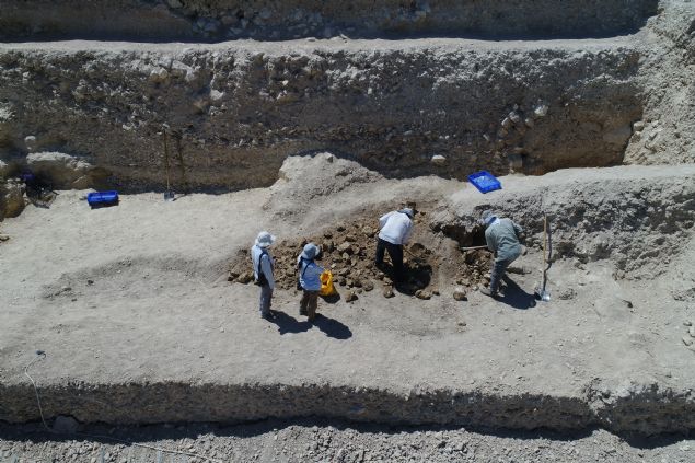u anda 5 tane mozaik var. Daha almam blmlerden de yine mozaikler bekliyoruz. Ayrca bu Roma konutunda dnemin zelliklerini yanstan ok iyi korunmu figrl ve geometrik desenli duvar dekorasyonlar bulunmakta.  