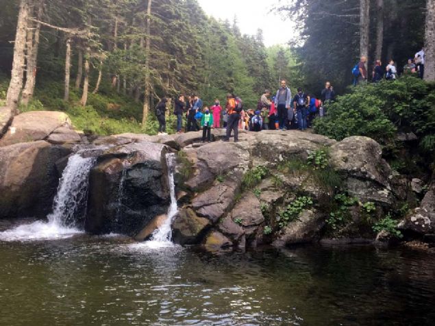 Bir ok yry park var. Doa ve k turizminin nemli merkezlerinden olduu iin bir ok daclk ve yry ekipleri buray kullanyor.   <br><br>  Buraya gelmek zor. Soukpnar Ketenli yaylasndan 9 kilometre kadar mesafe var. ok dik rampadan karak Uluda'n kk zirvesinin hemen altna ulalabiliyor' diye konutu.          