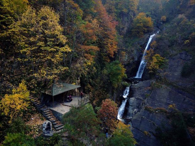 obankaya kamp alan karsndaki Sultan Selim senberlii (aml) olarak da bilinen blgenin kuzeyinde kalan elaleye akan derede ok sayda doal havuz bulunuyor.   