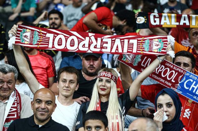 ngiltere'nin iki byk futbol takm Liverpool ve Chelsea, UEFA Sper Kupa Final ma kapsamnda stanbul Vodafone Park'ta karlat.   <br><br>  Rakibine penalt atlarnda 5-4 stnlk salayan Liverpool, 4. kez kupay mzesine gtrd.   