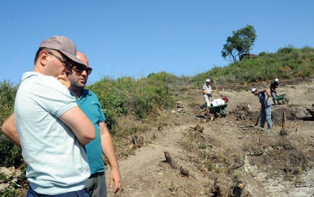 Kaz�larda elde edilen bu seramik di�er tarihi bulgularla birlikte koruma alt�na al�nd�.   