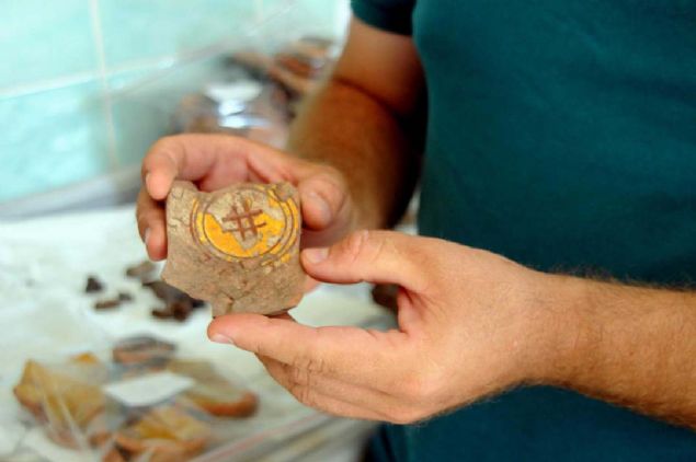 Konuyla ilgili bilgi veren Mimar Sinan �niversitesi Rekt�r Yard�mc�s� Do�. Dr. Sel�uk �e�kin, 'Bu eseri �obankale'de bulduk. Ge� d�nem Bizans serami�i...   